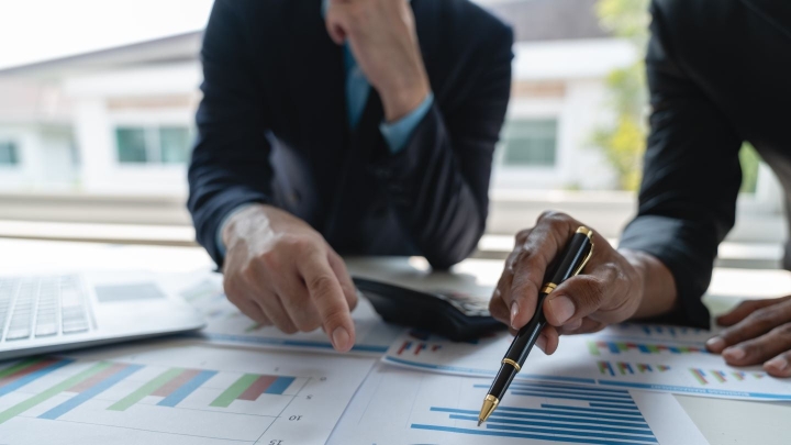 Aberdeen Group продает подразделение по финпланированию Ascot Lloyd