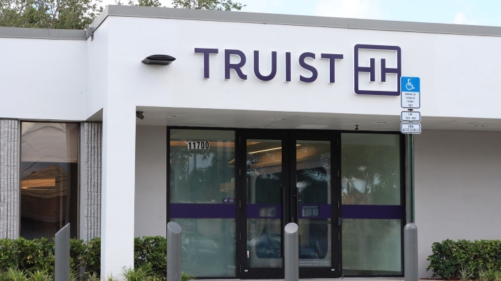 Truist Financial вложится в 100 новых отделений и ИИ-технологии в США