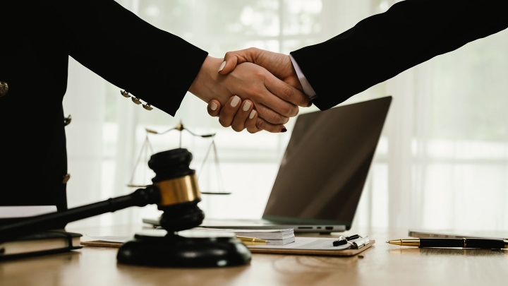 Former Credit Suisse executives reach settlement in risk management lawsuit