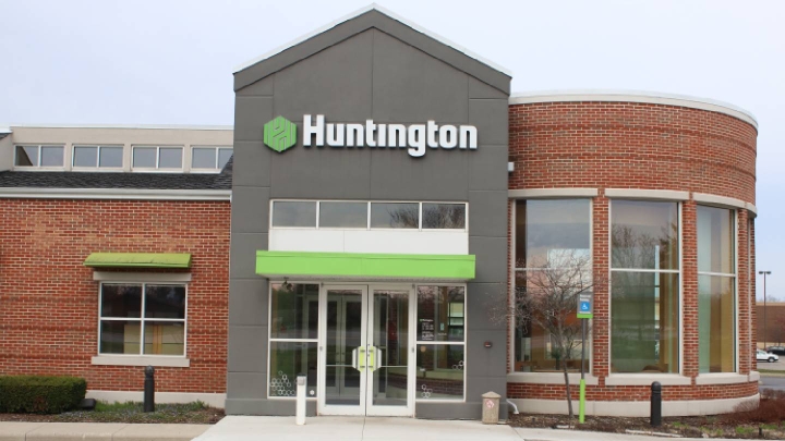 Huntington Bancshares завершила приобретение Veritex Holdings, укрепляя позиции в Техасе