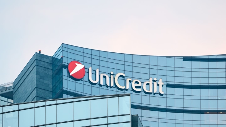 Правление UniCredit усиливает давление на главу банка из-за стратегии M&A