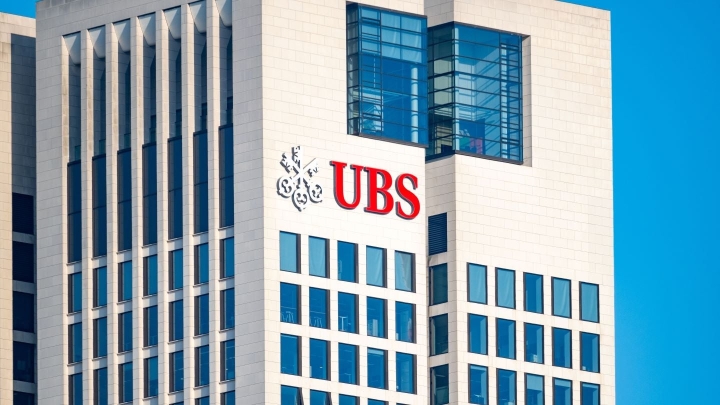 Значительный рост прибыли UBS в Q3 2025 на фоне урегулирования юридических вопросов