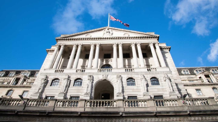 Банк Англии готовится к сокращению персонала из-за финансовых вызовов и реформ