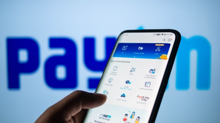 Paytm привлекает инвестиции и расширяет услуги на фоне роста прибыли